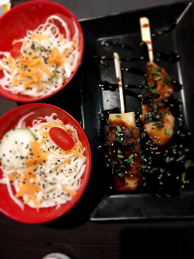 Bol de Riz Ou Mini Pad Thaï 2 Brochettes Poulet Crousty Compote Caprisun